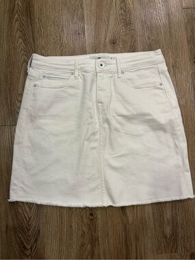 Vineyard Vines white Denim Mini Skirt size 4